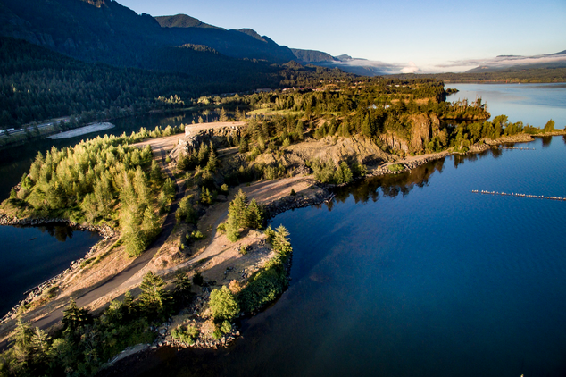 ColumbiaRKeeper's tweet photo. . @NRDC reports: "The Bomb Train Derailment That Sparked a Resistance in the Columbia River Gorge" #standuptooil https://t.co/Vo2QGq53zj https://t.co/gm07TPEssQ