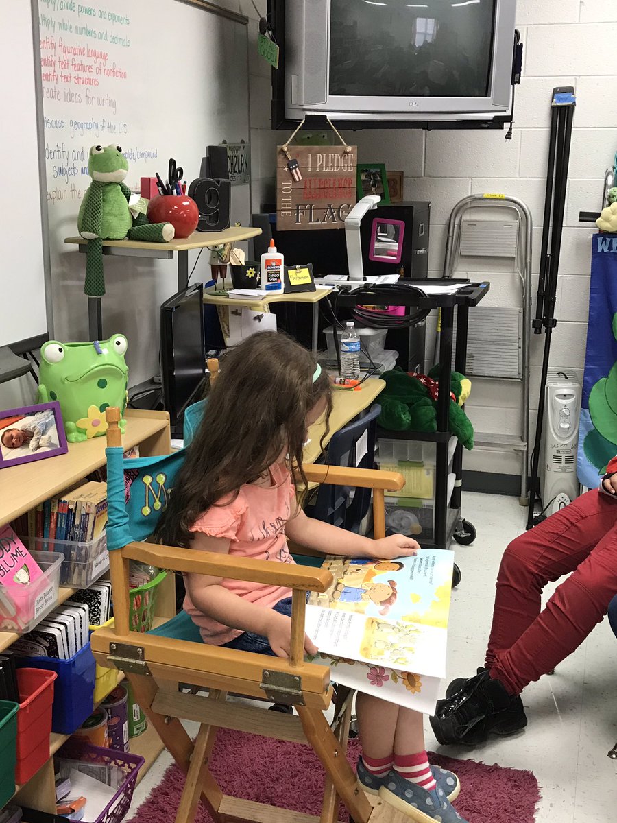 KimGlover9's tweet photo. My 5th graders had a little guest reader today from Miss Sloan’s 1st grade class. We love it when younger kids get to come spend time with us. Nice job today, Aria! @TweetDCS_OES #beAwesome #TeamDCS https://t.co/Cc5QERQOIT