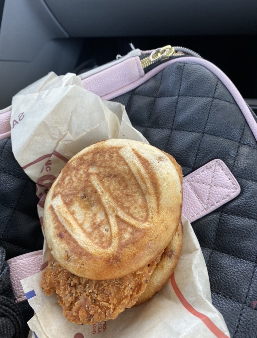 TheJayleeShow's tweet photo. I asked for a Sausage egg and cheese McGriddle and received this... GG @McDonalds gg.... 😑 #ripbreakfast https://t.co/HF2nf7jz8z