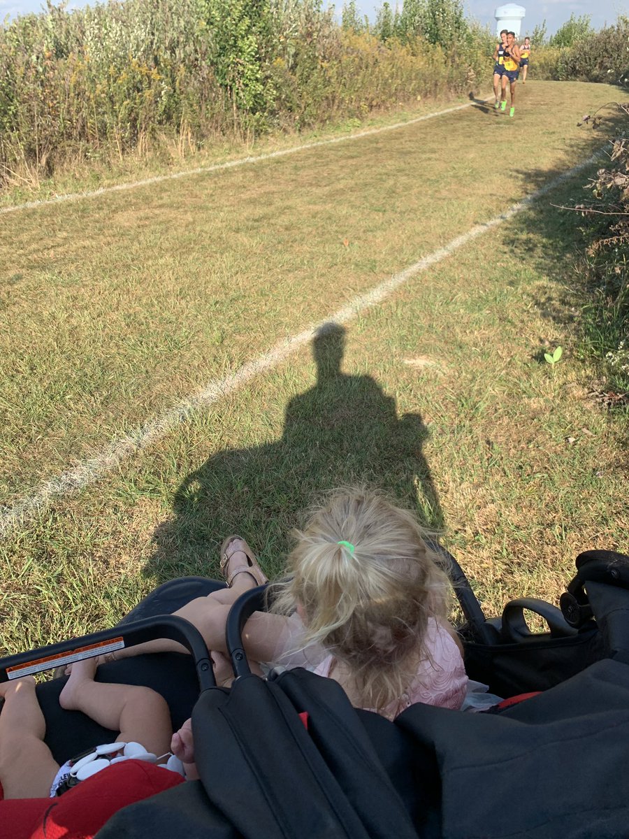 BigBlue_XC's tweet photo. These two has an awesome time cheering on Big Blue! On the way back to the car Maddie jumped out and ran the whole way back saying “mom, cheer me on!” — Big Blue, you all are an inspiration to the youth! Keep it up! #BigBlueOneTheMove https://t.co/8EOkUKU5J3
