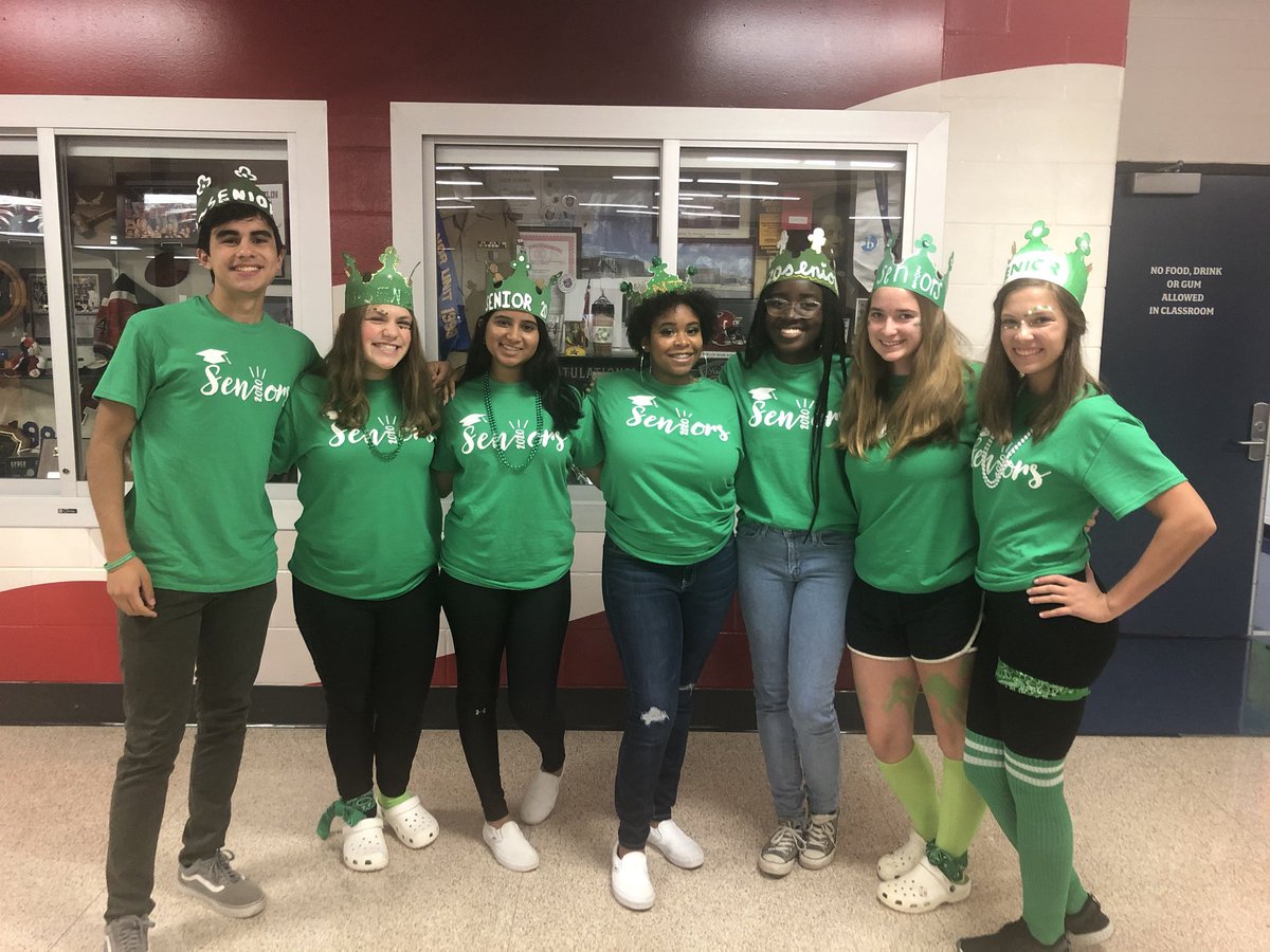 maddyyyreynolds's tweet photo. day 2: class color day ๐ #fhs20 @fhspatriots https://t.co/Sq8G2gWXkG