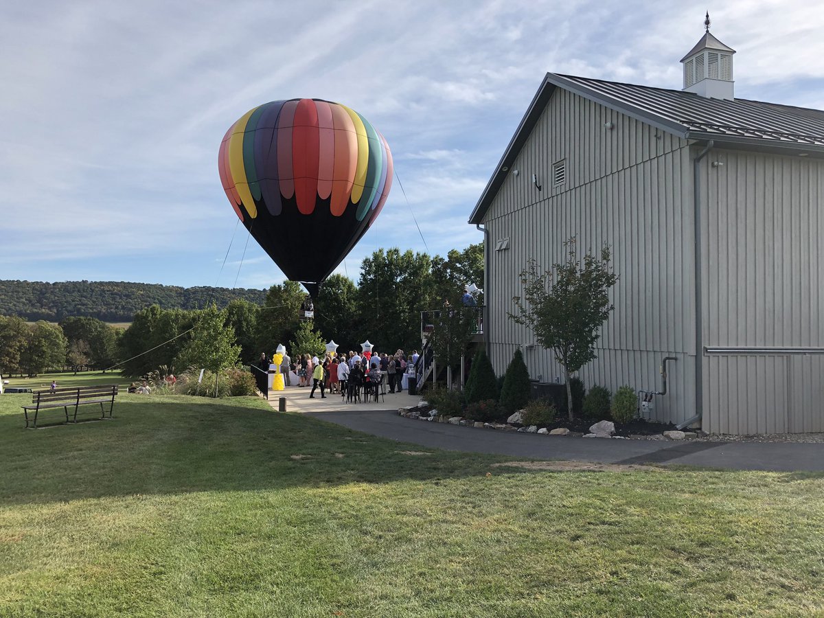 FrostyGolfPA's tweet photo. Had an awesome day Sunday helping host the First Community Foundation Partnership Of Pennsylvania (FCFP) and their annual signature celebration #CorksandForks
Wineries from PA & NY along with great food, hot air balloon rides and an auctioned ride in a helicopter https://t.co/PUsxaHlKnu