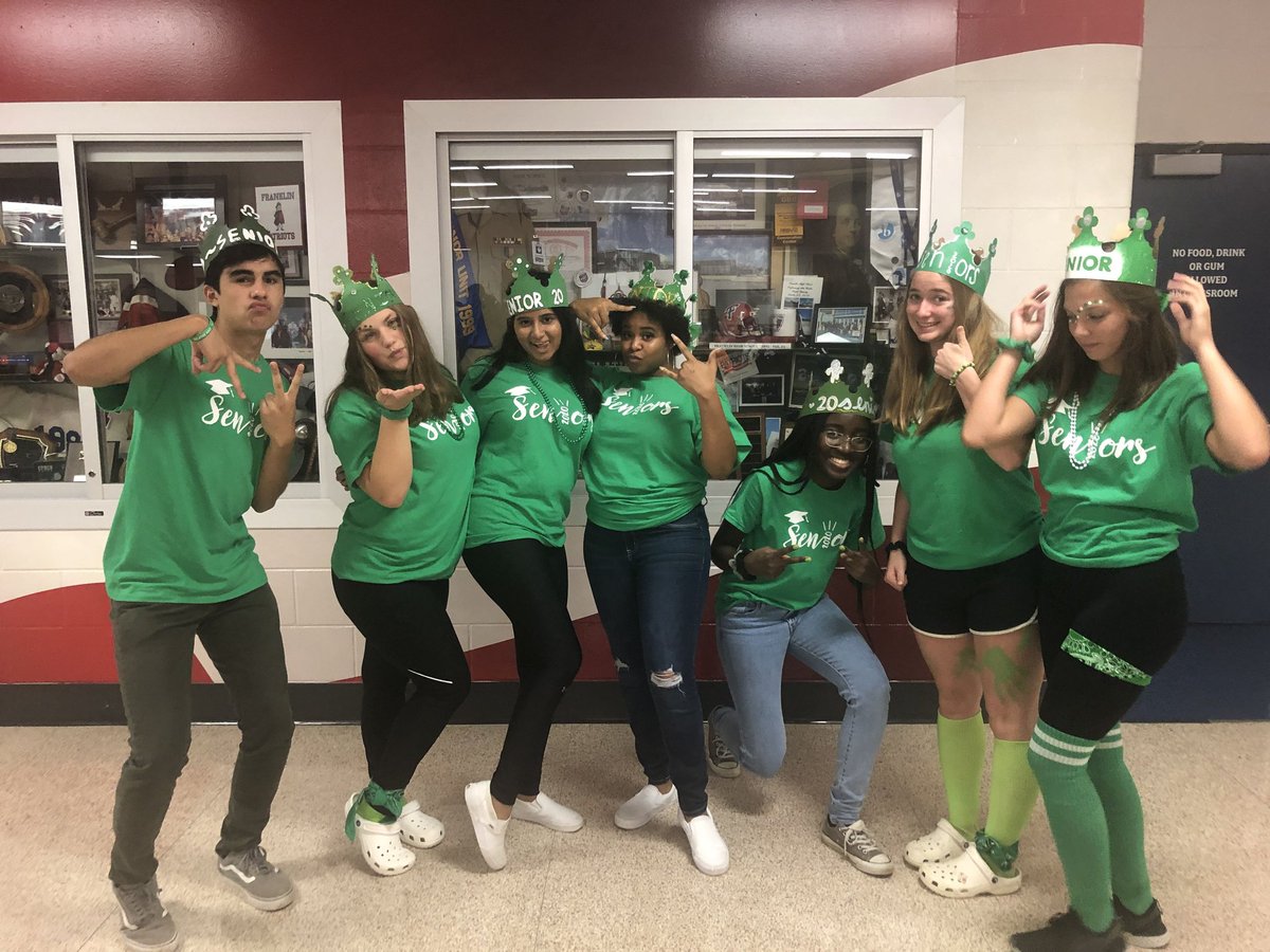 maddyyyreynolds's tweet photo. day 2: class color day ๐ #fhs20 @fhspatriots https://t.co/Sq8G2gWXkG
