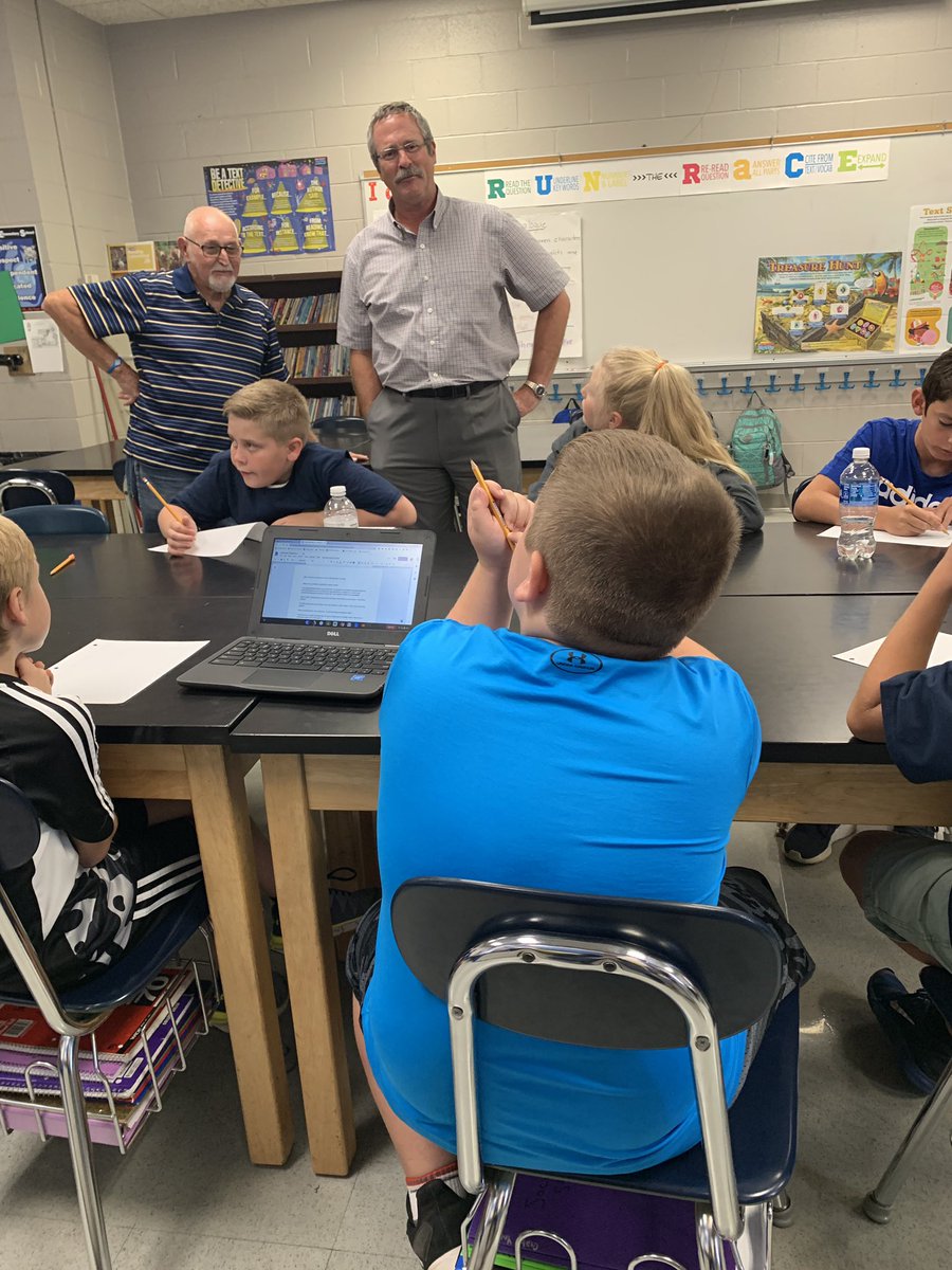 MsTodd206's tweet photo. The LES Robotics team enjoyed talking to local leaders to learn how to make Franklin a better place! https://t.co/EByOa0Vzw8