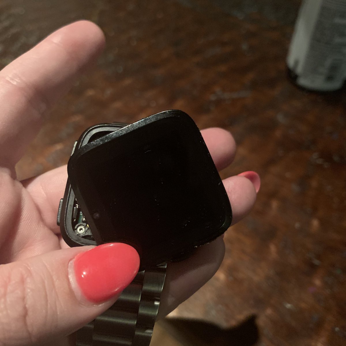 LauraFPowers's tweet photo. @fitbit the face came off my fitbit Versa out of nowhere! Help! What do I do? What are my options? https://t.co/dZNZ1Jrrya