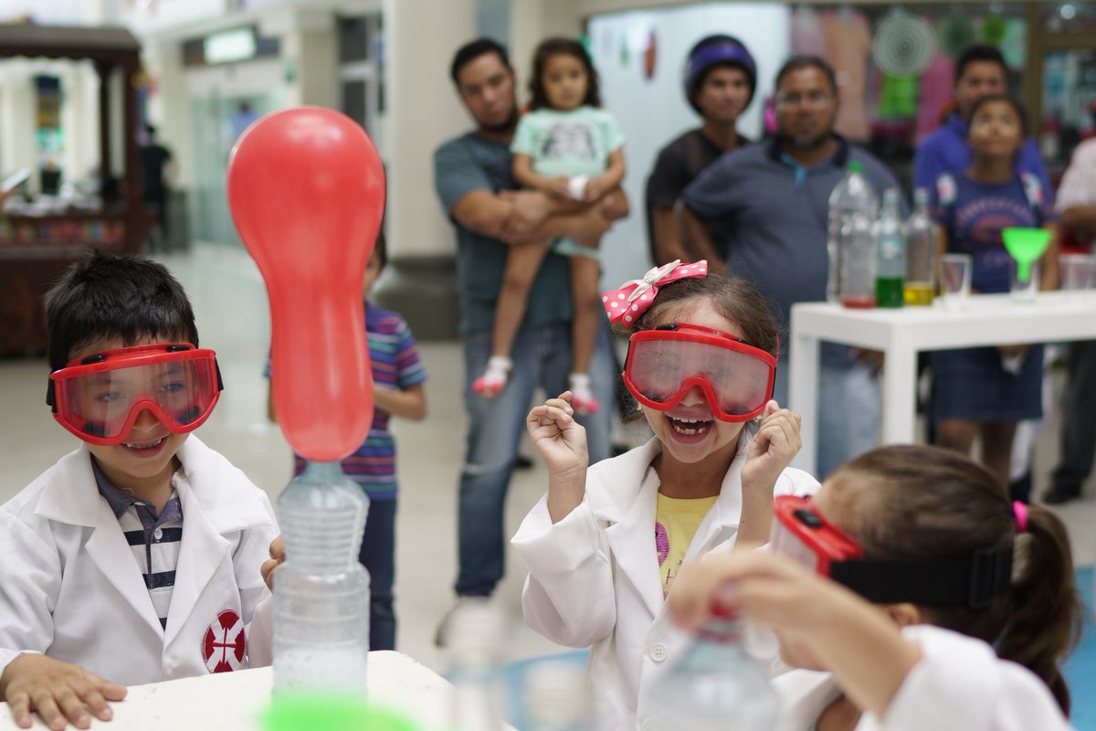 MetrocentroNic's tweet photo. Nuestros eventos de ciencia divertida llenaron de mucho aprendizaje a grandes y pequeños 👩‍🔬

Gracias a todos por ser parte de la mejor experiencia en Metro. 😎 https://t.co/wXJeaHryTc