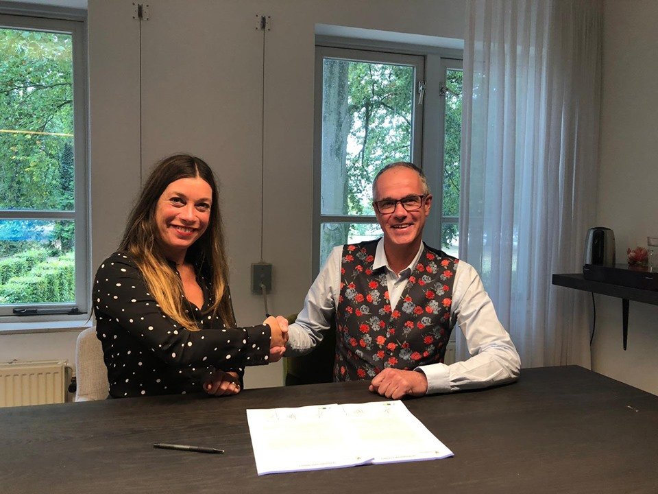 @regeldat_nu blijft langer kamersponsor van Huis Nijmegen en hier zijn wij blij mee. Marcel Bouwmeester van Regeldat tekende begin vorige week de nieuwe overeenkomst. Marcel: "We zijn trots dat we de komende drie jaar, weer kamersponsor zijn. Bedankt Marcel!