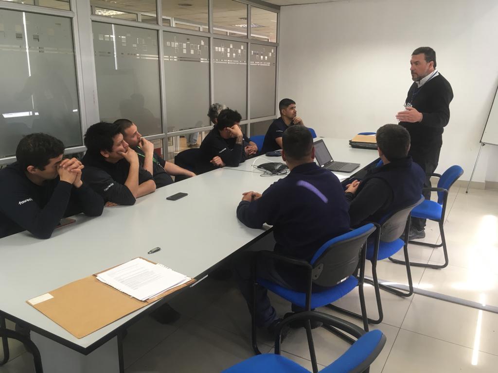Complaborales's tweet photo. #Escobar👨‍🏭👩‍🏭Evaluamos trabajadores de la empresa Faurecia Argentina S.A con el objetivo de certificar las competencias laborales de sus trabajadores en el rol de Herrero de obra. Esta gestión les brindará el reconocimiento formal de su trayectoria laboral
💪¡Felicitaciones! https://t.co/H8TrjcvqK3
