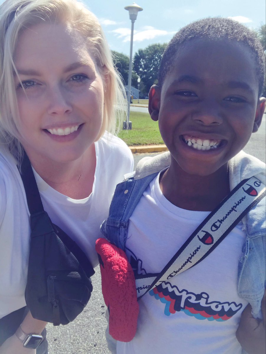AngelaGAyres's tweet photo. “Ms. Ayres remember yesterday when you said if you don’t have a twin for twin day you said we can just wear a white shirt and black pants... well I even have the fanny pack like you.” ❤️❤️❤️ https://t.co/nsEcCZ35yU