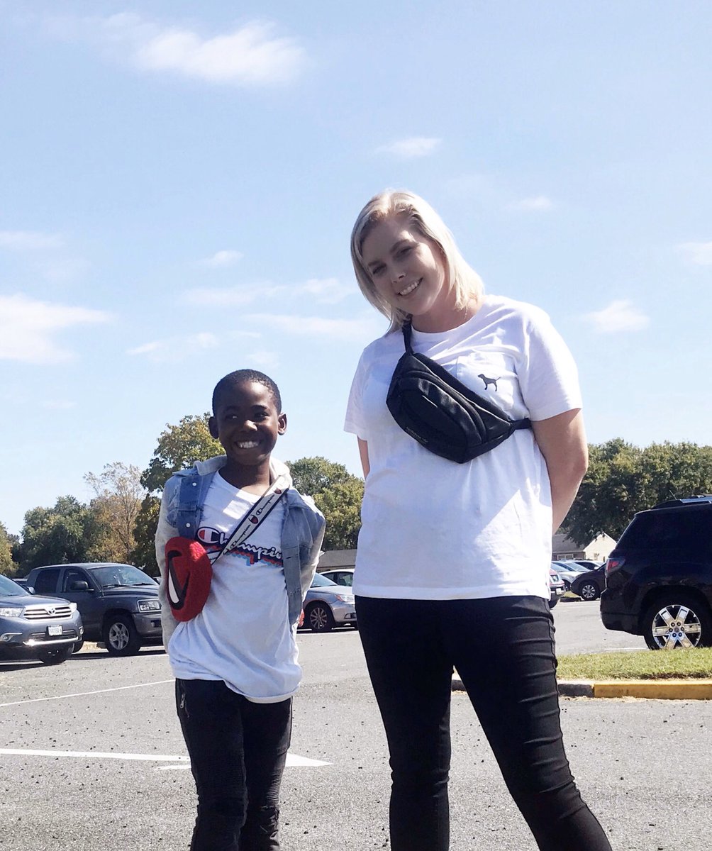 AngelaGAyres's tweet photo. “Ms. Ayres remember yesterday when you said if you don’t have a twin for twin day you said we can just wear a white shirt and black pants... well I even have the fanny pack like you.” ❤️❤️❤️ https://t.co/nsEcCZ35yU