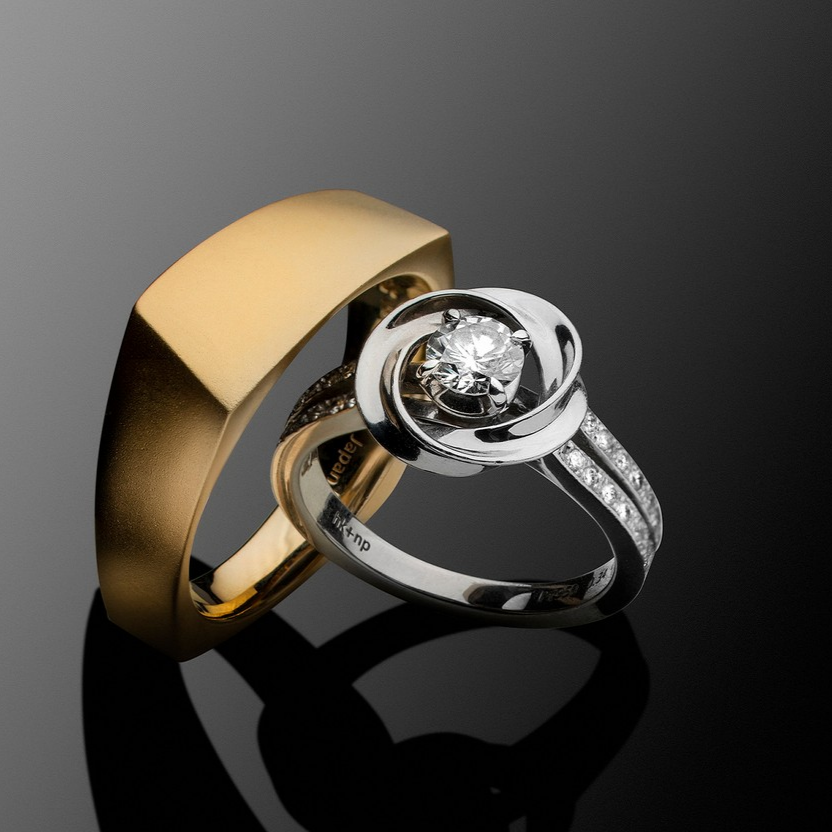hkplusnp's tweet photo. We recently had a chance to design some wedding jewelry. ;) Pictured here is a platinum engagement ring utilizing our aurora design to frame a diamond. Nestled beside it is a men's wedding band in 18K gold. 

#weddingjewelry #hkplusnp #loveatfirstsight #auroraring https://t.co/xpSMsaXn2E