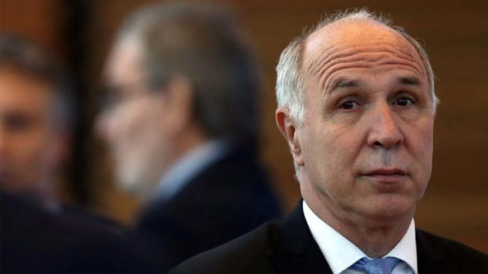 Marta0061's tweet photo. 3.-
Ricardo Lorenzetti, que no paga Ganancia y tiene un Patrimonio de $25 millones, 3 inmuebles, autos, acciones en Ratio SA, efectivo y una cuenta bancaria en el exterior con más de $9 millones decidió que vos y yo paguemos el IVA nuevamente en la leche, azúcar, aceite, yerba. https://t.co/e1Vqe6Z9Kv