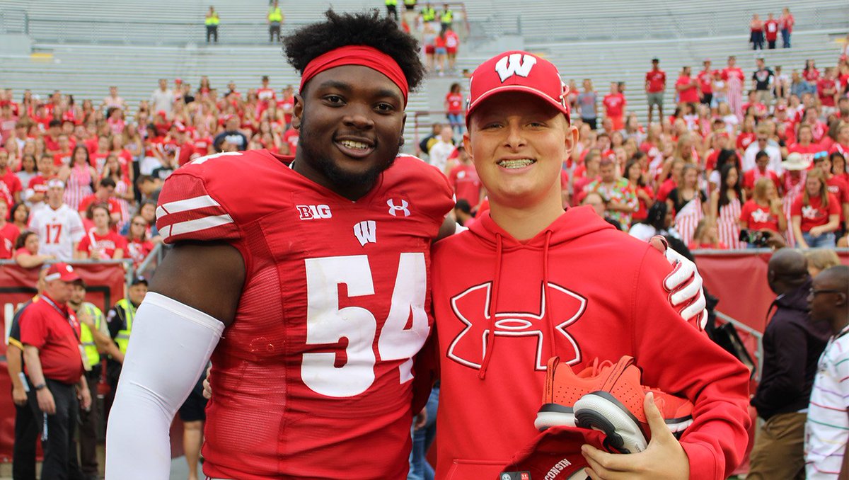 BadgerFootball's tweet photo. Itโs been an honor to be part of the โWisconsin Shoe Projectโ this season, providing unforgettable moments that will help transform the lives of youngsters going through difficult times.
#UWShoeProject || #OnWisconsin https://t.co/tpj2Y3jKOj