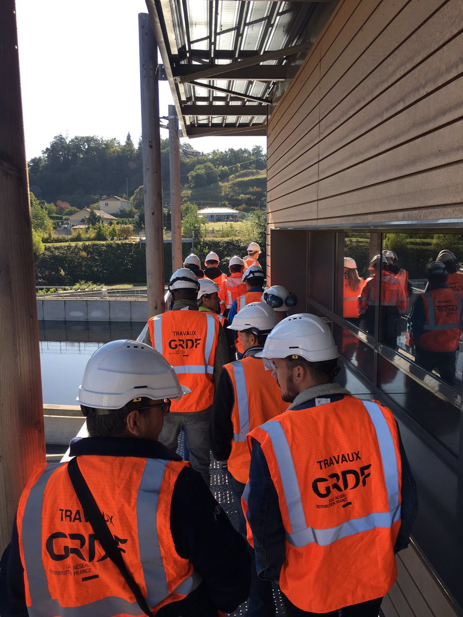 ThomasSimonnet's tweet photo. Première journée d’acculturation Au Gaz Vert 🍃 en région Sud Est pour la #DIEMRA 😁Visite de la STEP de Reventin-Vaugris puis partage du projet d’entreprise avec les ambassadeurs de l’académie du #GazVert Les salariés de l’AI PAB impliqués dans la transition énergétique !
#GRDF https://t.co/ZKGbBf5u4h