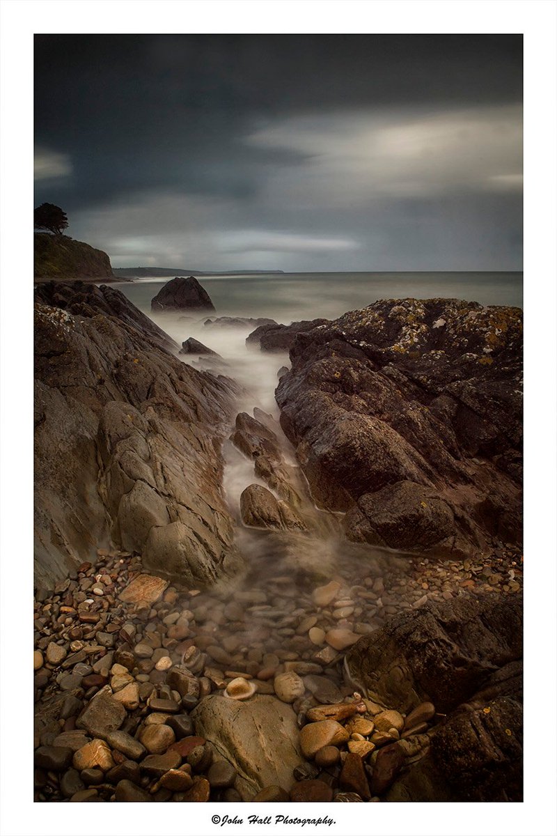 johnhall_john's tweet photo. Nightfall, Graball Bay (click for full view) @ThePhotoHour @PhotographyWx @PhotosCork @corkharbour @RandomCorkStuff @Carrigdhounnews @pure_cork   #graball #crosshaven #corkharbour #seascape #landscapephotography #cork https://t.co/kxQnqdyIEz