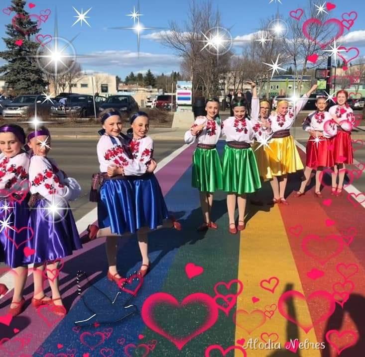 TryzubUkrDance's tweet photo. Tryzub Photo Contest Winner goes to Christine MacDonald for the 'Be Your Colourful Self Photo'. It's all about celebrating our community &amp; diversity.  
#appreciatecommunity #appreciatediversity #appreciatemoments #tryzubfamily #tryzubukrdance #ukrdance #ukrainiandance #yycdance https://t.co/LL7cJrgLyc