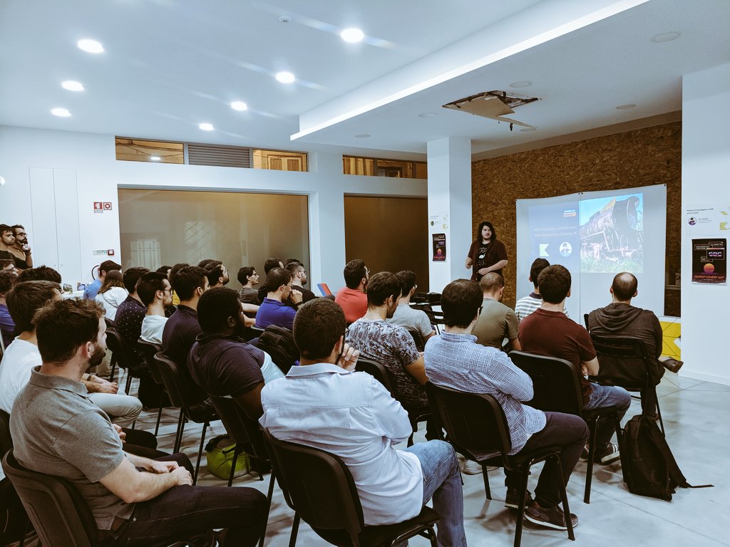 cafonsomota's tweet image. Now it's time for @askashdavies to talk about refactoring legacy code with Kotlin! 😃🙌
#kotlin #kotlineverywhere