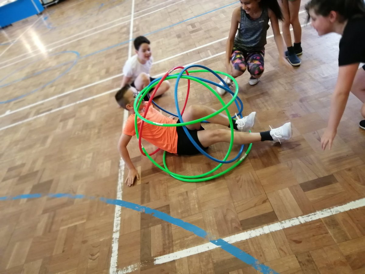 LPSPrimary7's tweet photo. Amazing team building skills we're developed as we created a 'hula hut' from hula hoops. What a challenge! https://t.co/VQtEQ4RRR4