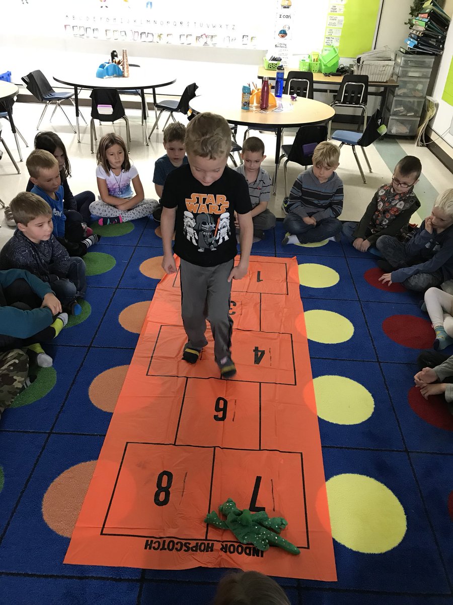 UbellAaron's tweet photo. Number fun #funcounting @sunningdaleMJ @PrairieSouth https://t.co/S8c4Rbd6yB