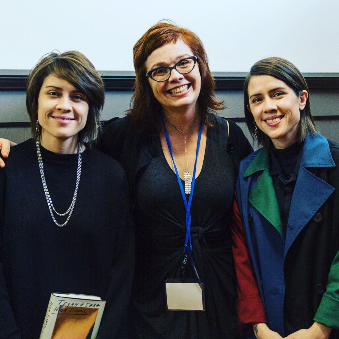 LambdaLitFest's tweet image. LitFest Main Day smiles with @teganandsara &amp;amp; @LambdaLiterary Executive Director @suelanders! Did you get your copy of “High School” yet? ❤️🏳️‍🌈📚 #lambdalitfest2019 #QueerBooks #teganandsara #simonandschuster #viragopress #mcdpublishing