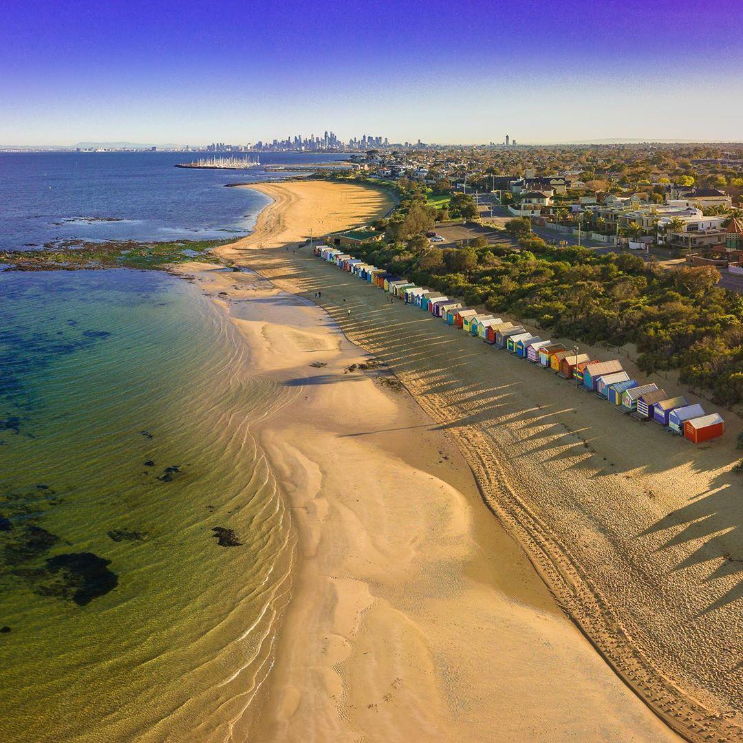 fabionodariph's tweet photo. #travel Australia: House the view up there? 🏠 

These tiny houses actually #bathingboxes!

(via IG/risinghighdroneservices at #BrightonBeach, melbourne) 

#seeaustralia #visitmelbourne https://t.co/jxwmcH4c9l