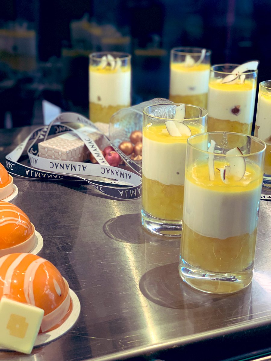 BCNFashionPress's tweet image. 😋 ¿Os apetece un arroz de pato con castañas y foie?
▫️ #LiniaBarcelona mediterranean brasserie in the heart of Barcelona
@AlmanacHotels 
 📸 @BCNFashionPress 
#liniabarcelona #barcelonarestaurants #gastronomia #braseria #foodie