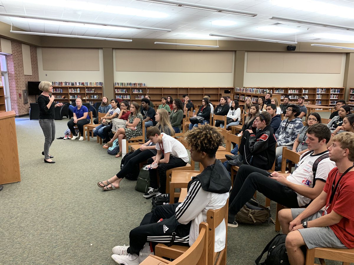 HistoryPower's tweet photo. PHS Seniors of 2020 registering and learning how to vote! #civicduty https://t.co/0CUAWrRv0l
