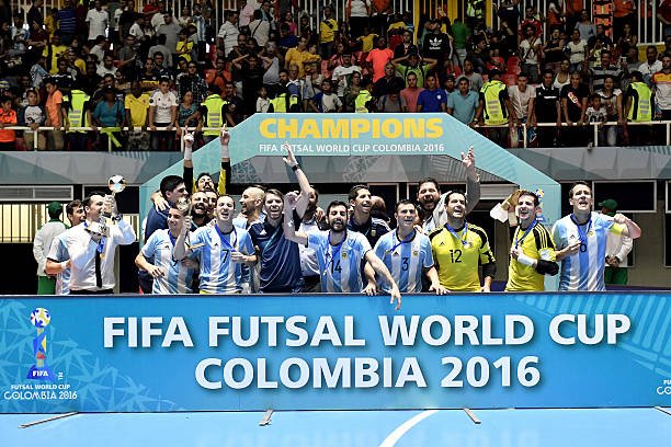 eqg_radio's tweet photo. 📆 #EfemeridesEQG
➡️ Hoy, 01/10, se cumplen 3 años del campeonato mundial obtenido por la #SeleccionArgentina 🇦🇷 de #Futsal en #Colombia2016 🇨🇴
🔎 Acá repasaremos el camino de @Argentina hasta llegar a ser el campeón. https://t.co/ogsCWuKAht