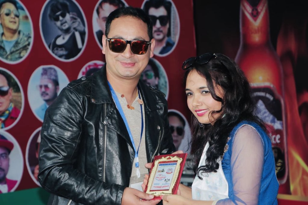 बनेपा महोत्सब २०७६ | Sapana Thapa | Devilai Raato Dhaja Chha | Live Perf... youtu.be/MGuHeoNf1dY via <a href="/YouTube/">YouTube</a>