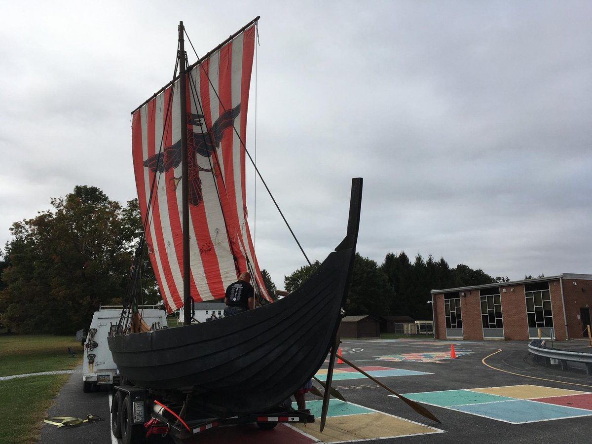 LEVikingShip1's tweet photo. It takes more than some paltry car trouble to keep us away!! Visiting Brandywine Wallace and Pickering Valley Elementary Schools today, to talk about #vikings!! #vikingship #socialstudies #publichistory #thenorseman https://t.co/bzpIJta1WT