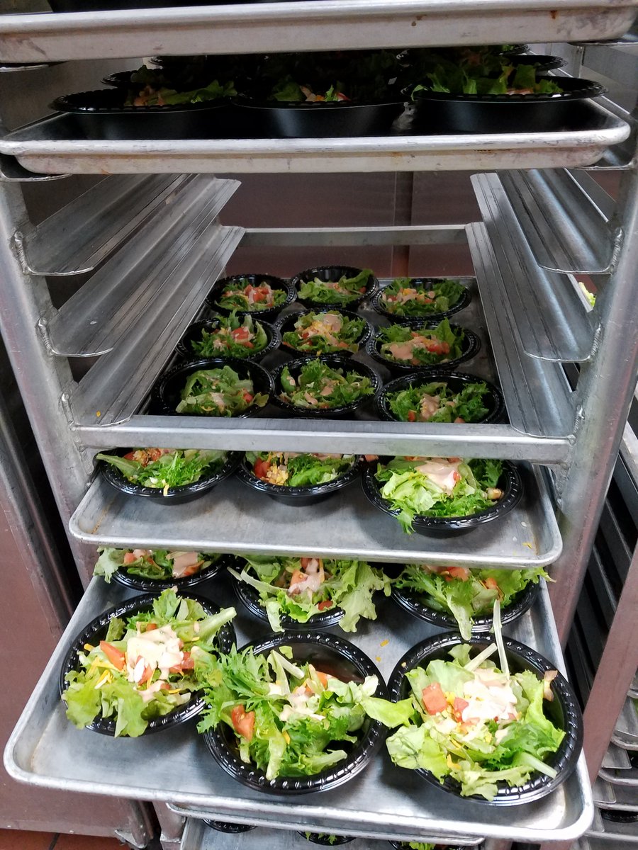 CathCharitiesNV's tweet photo. Huge thank you to @OasisBiotech for your donation of fresh produce! Because of you, men, women, and children in need were able to enjoy healthy greens at our Community Meal dedicated to commemorate the anniversary of #1October! Thank you! https://t.co/ueqDCoknBy