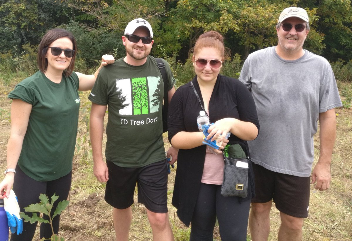 Rcferg84's tweet photo. Great day out with my #Ldnont team members planting trees at @bolermountain for TD #TreeDays!
@TDFEF #CommunityMatters https://t.co/kbblSyYIxA