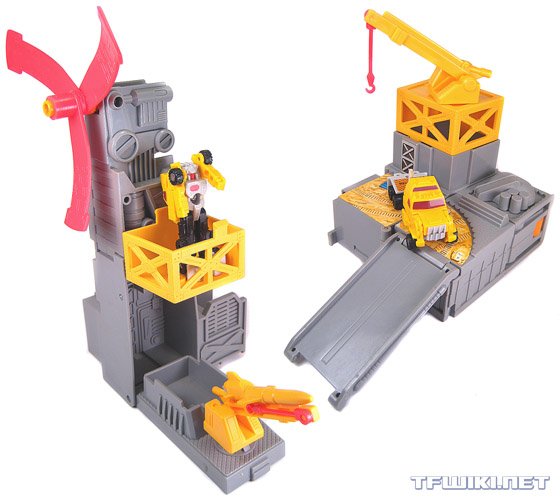 baltmatrix's tweet image. For those that don't know, back in the last 80's, when Micromasters were a thing, there were four base sets. We MIGHT get all four as new Weaponizer figures.