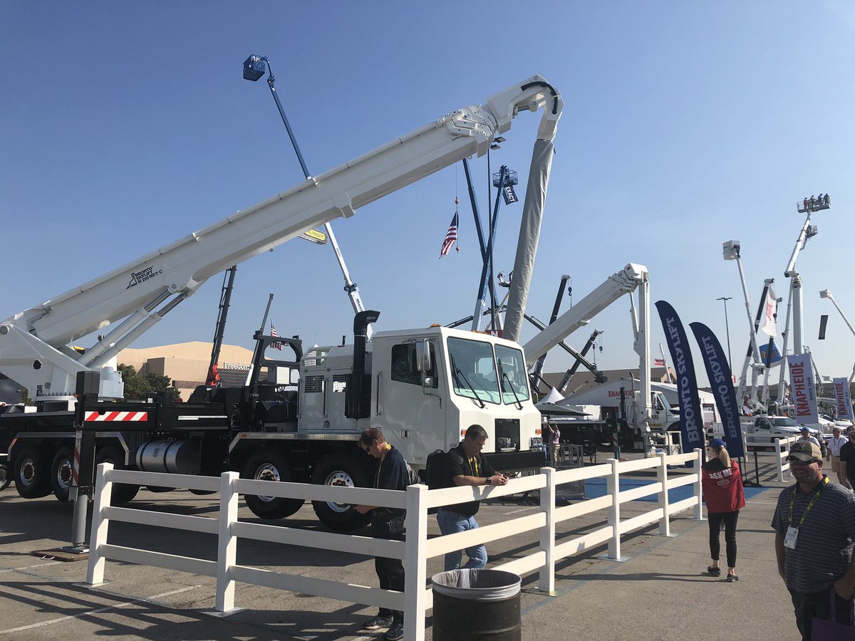 bronto_skylift's tweet photo. First day of #icuee in Louisville! Make sure to stop by outside area N, booth 2054 and let us take you up with worlds highest insulated work platform! #aerialworkplatforms #utility #utilitycontractor #utilityconstruction #powerlineconstruction #powerlinemaintenance https://t.co/2Nh2f0TRBI