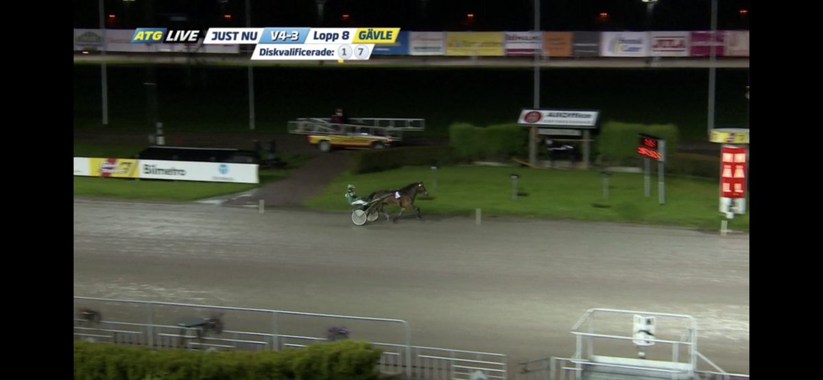 Brenne Bitti vinner lopp 8 på Gävle i överlägsen stil! Det var stallets 100e seger för året ⭐️🥇Grattis ägargänget och skötare Malin