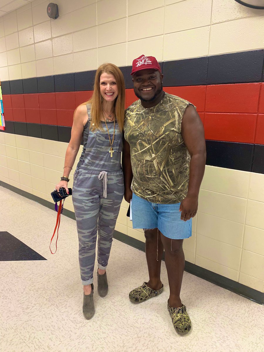missliz31's tweet photo. #CantSeeUs ππ because we are #TeamCamo for #SpiritWeek 2019 π@MelAdamsBC @Q_BCRedskins @MsMCarver @sunnypb15 #WeAreRising #FunAtEveryTouchPoint @BryanCountyMS https://t.co/WNBv4x81Zo
