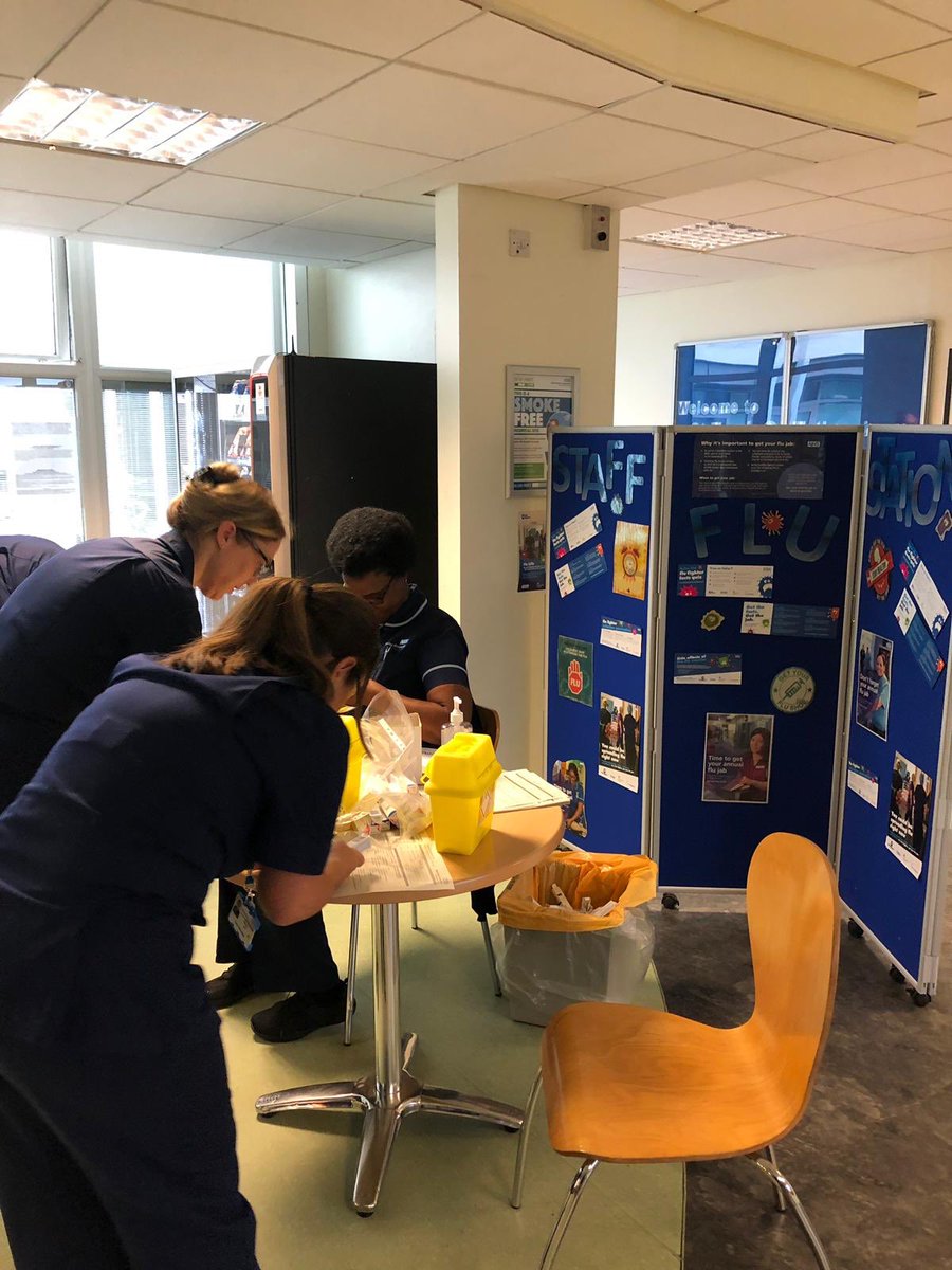 marychynes's tweet photo. Fantastic start to our Staff Flu Vaccination campaign for Saint Mary’s @ Wythenshawe with 115 staff vaccinated. #areyouprotected #flujab #FluFighter @mftchiefnurse @MFTnhs @MFT_SMH @kathymurphy0 @FaithSheils https://t.co/hQejFeJ1za