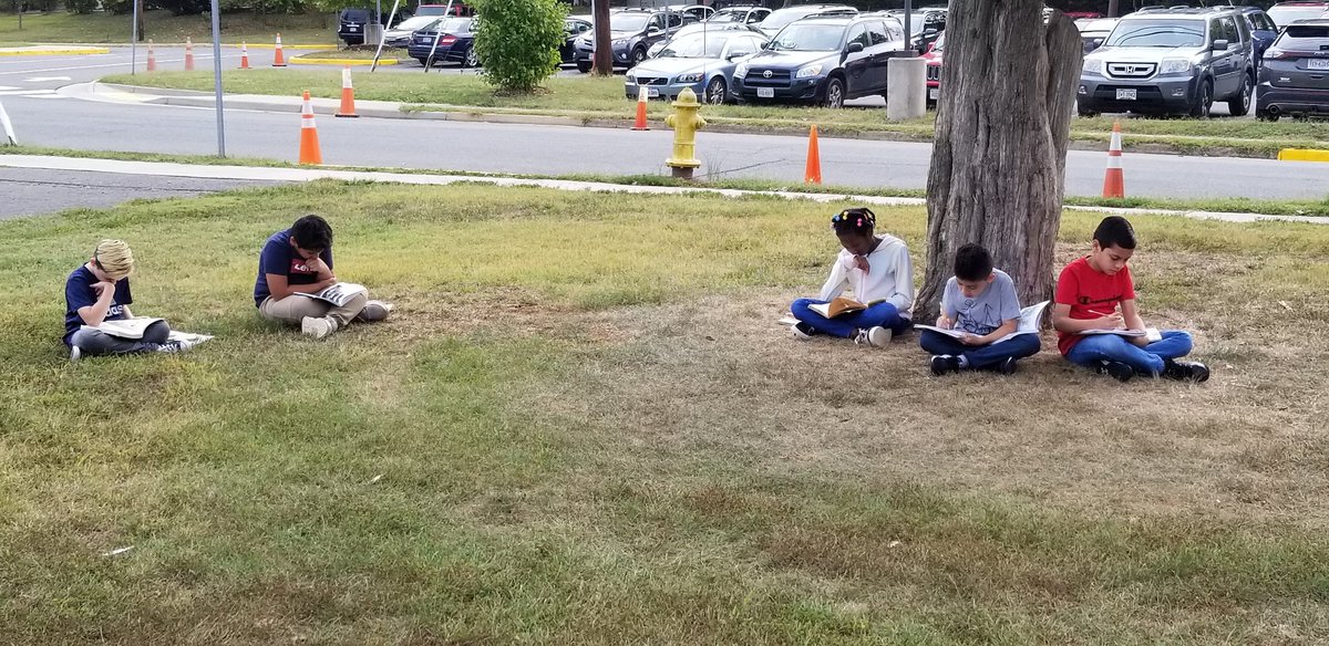 MsHueyITC's tweet photo. W for WHERE. Where are we reading today? Outside of course! Great reading groups this morning and beautiful weather @SuperScotties. #redskinsread #goforthew @VidalBaldwin @MsMartinezRigg https://t.co/1l6yjruwEC