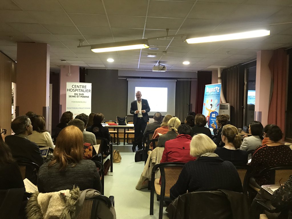 URPS_Ph_IDF's tweet photo. Deuxième soirée du programme #diabete interprofessionnel avec le Dr Betari à Fontainebleau @CHSSM77 sur le Diabete gestationel. https://t.co/NQulavJFKX