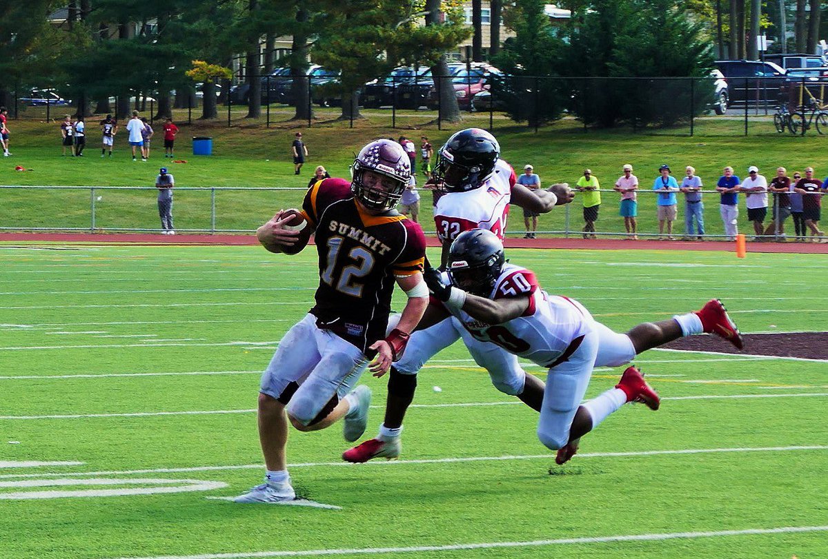 NANNPHOTO51's tweet photo. NJ HS Football Rahway vs Summit photos and digital at https://t.co/ex6QCy9kKN #NJHSFootball #HSSportsNJ #UCConferenceNJ #rahwayfootball #SummitNJFB #SummitHS #RahwayHS #shamrock_74 https://t.co/NyOK5CKQ9H