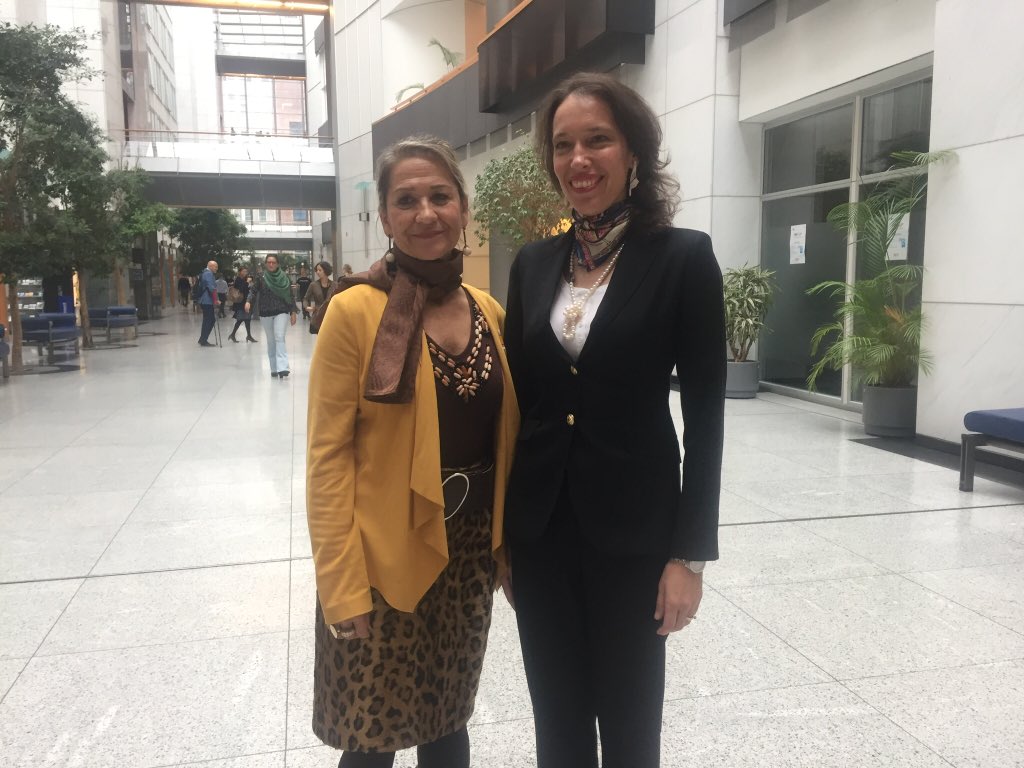 🤝Hoy me he reunido con la Vice-Ministra de Exteriores de Chile, Carolina Valdivia

Con esta reunión hemos podido hacer seguimiento del estado de las negociaciones sobre la modernización del acuerdo comercial entre la #UE🇪🇺y Chile🇨🇱

@Socialistas_PE #TradeAgreement #EuropeAmerica