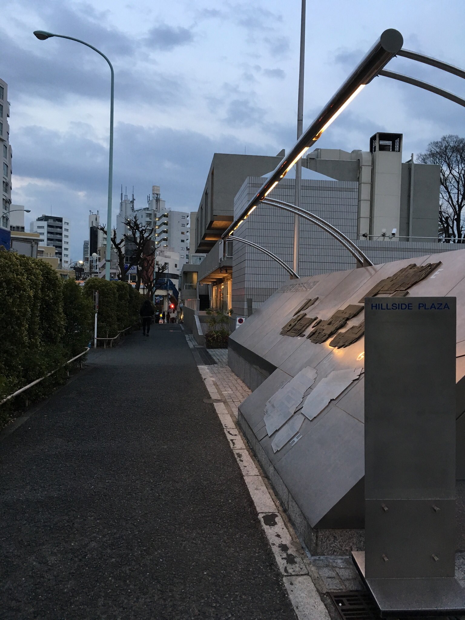 Docomomojapan ドコモモ選定プレート贈呈式 日時 10月11日 金 11時 12時 場所 ヒルサイドスクエア F棟前広場 集合 申し込み不要 旧山手通りに並ぶ代官山ヒルサイドテラスの建物群 槇文彦氏 アネックス棟 元倉眞琴氏 Docomomojapan ドコモモ選定プレート贈呈式 日時 10月11日 金 11時 12時 場所 ヒルサイドスクエア F棟前広場 集合 申し込み不要 旧山手通りに並ぶ代官山ヒルサイドテラスの建物群 槇文彦氏 アネックス棟 元倉眞琴氏