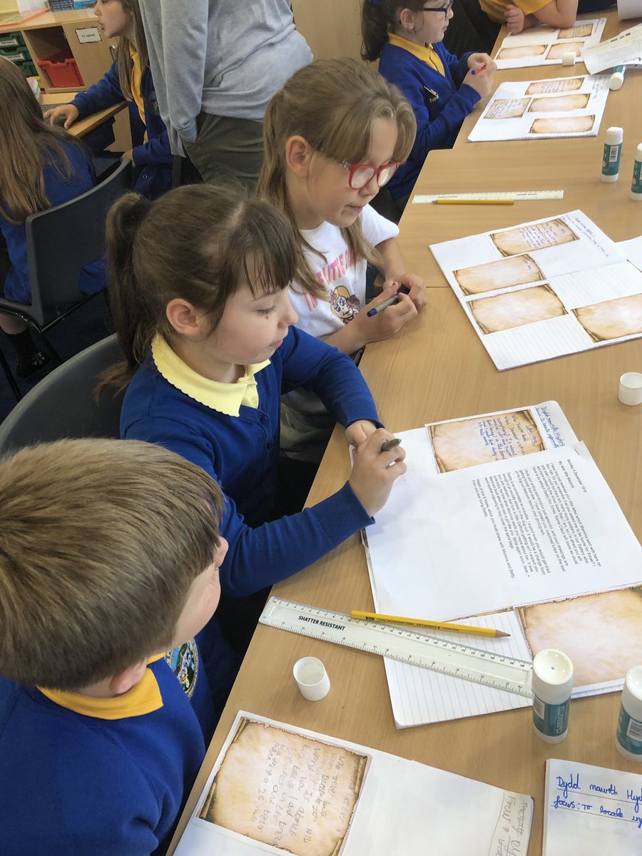 caradogprimary's tweet image. Tiigers have been busy reading and responding to WW1 letters in our bubble this afternoon! #fallenfields #theme #independence 🐯