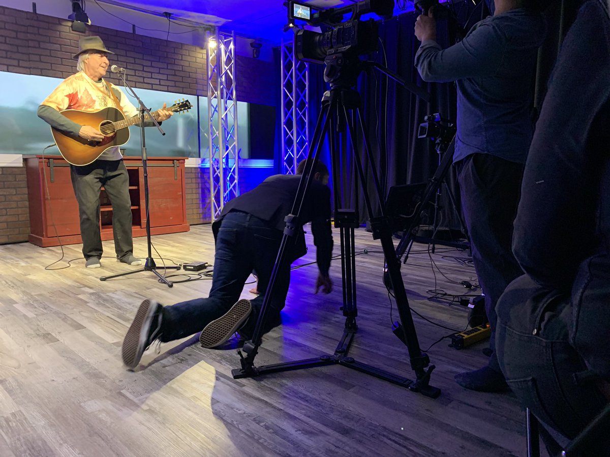 AlbertaImpact's tweet photo. “Whatever it takes to get the job done”!!! 🤣 #TalkShow #hostdown #audiovisual #crew #musicvideos #recordingstudio #artist #bloopers https://t.co/Fof0qNSYr8