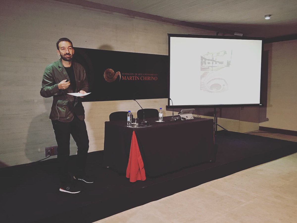 COAGranCanaria's tweet photo. Albert Gil, en representación del estudio de arquitectura @batlleiroig, reflexiona sobre los puntos que tienen en común obras del estudio con la #Bauhaus, temática propuesta por la #05SA, enfocándolo a una serie de proyectos que han realizado para Inditex #battleiroig @FMChirino https://t.co/TO0TDv8tYh