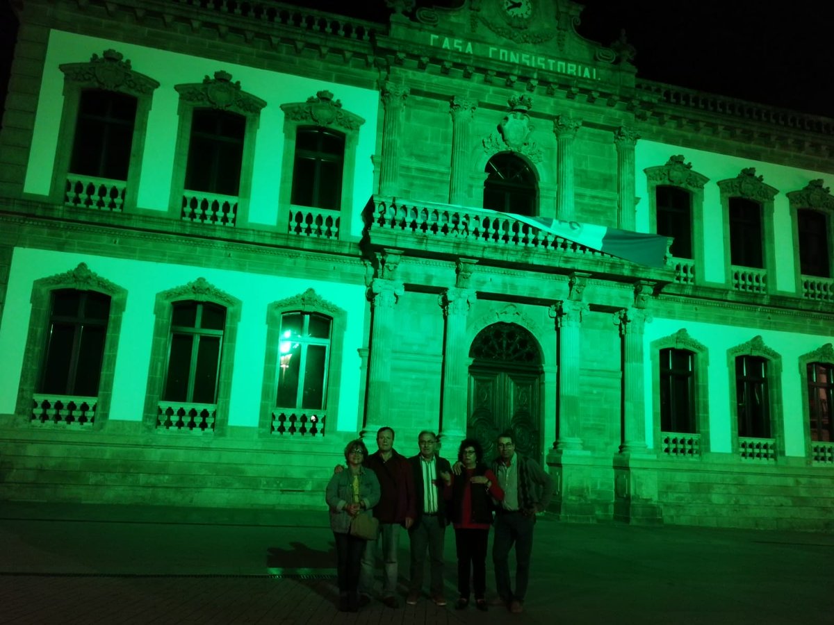 Asearpo's tweet photo. #Pontevedra es verde este #DiaNacionalArtritis
Nuestra presidenta @MabelAvendao1 se acercó hasta el ayuntamiento 💚
#OctAR #LuceConArtritis https://t.co/2DiBEIut5c