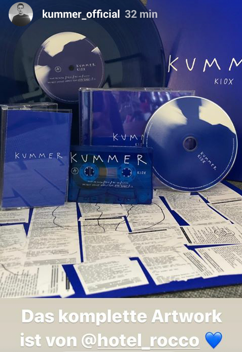 KraftklubArg's tweet photo. Que belleza es el disco y todos los formatos!!! El cassette me da mucha nostalgia😭!!! Todavía tengo guardado mi walkman para escucharlo jejeje Necesito ese cassette si o si❤️❤️❤️Sólo faltan 11 días para #Kiox #KIOX #Kummer #FelixBrummer @FelixBrummer 👏👏👏🥰🥳 https://t.co/e9cW6g3b1X