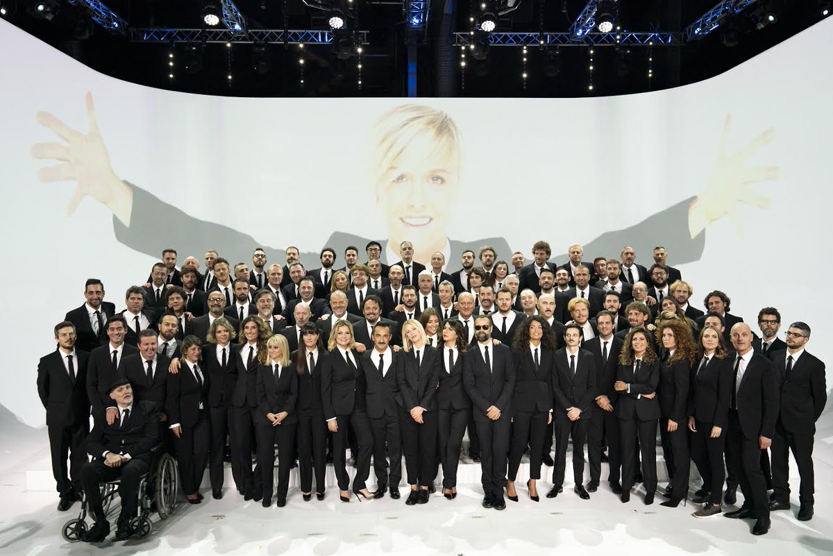 L’abbraccio della grande famiglia de #LeIene alla nostra Nadia 
Solo tu potevi riuscire a riunirci tutti perché sei speciale! #nadiatoffa