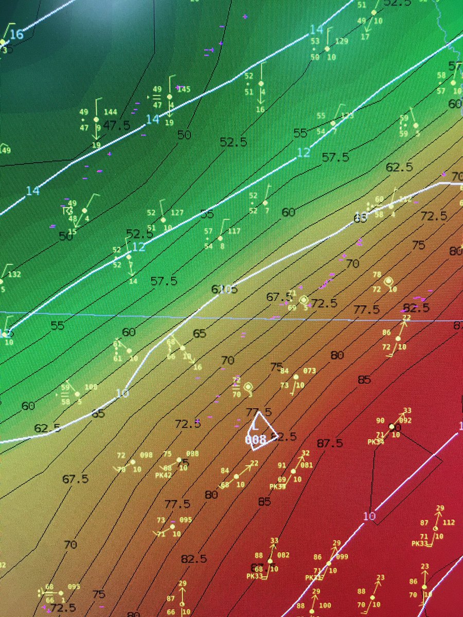 Huskerwxman's tweet photo. 91F in Salina...49F in Lexington. Wowzers! #findthecoldfront #NEwx #KSwx https://t.co/THWIgTcpjR
