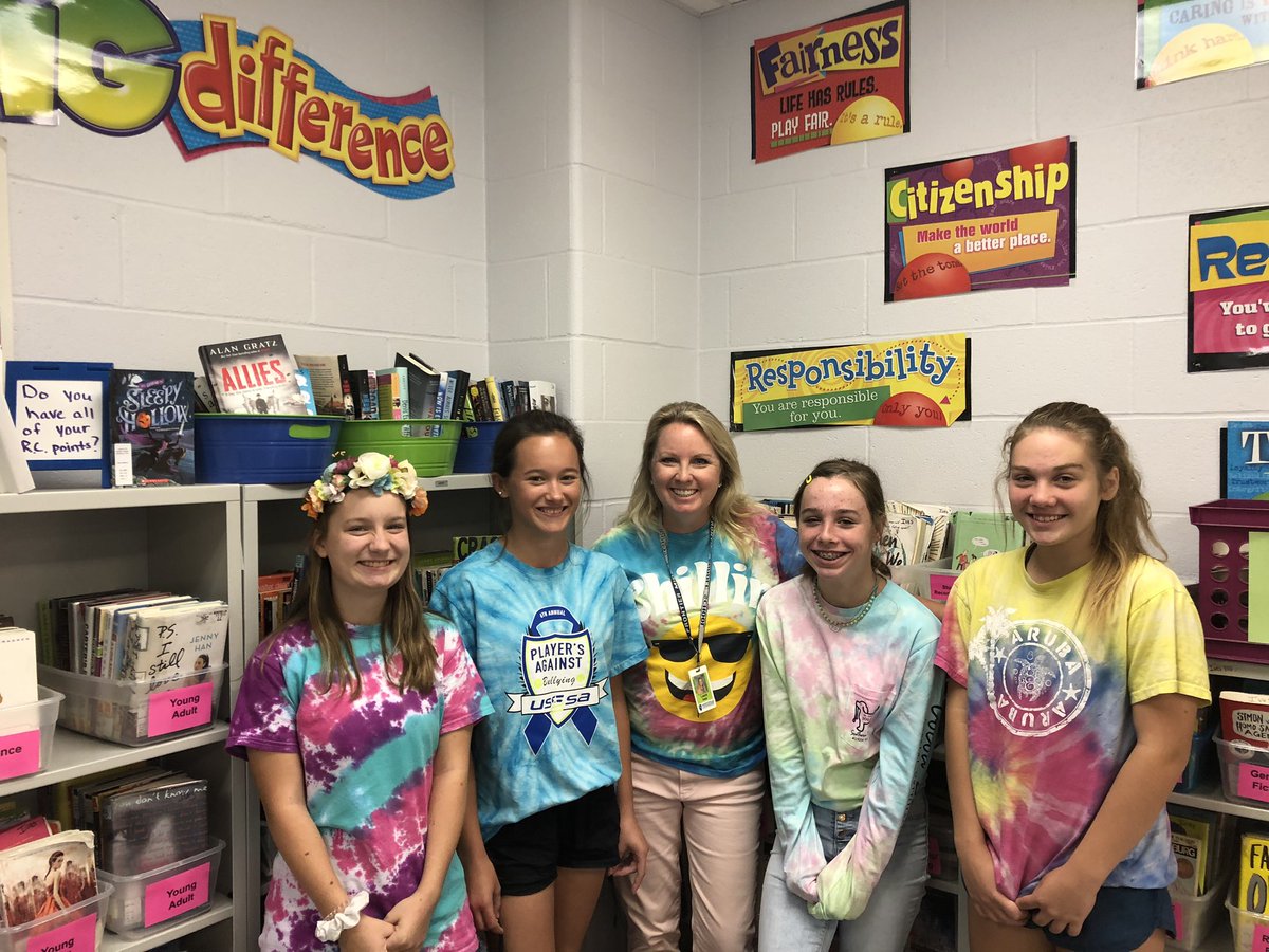 FMSIvesRead's tweet photo. Lots of friendly people at Frontier today. #SayHelloWeek https://t.co/p58S3mOLSE